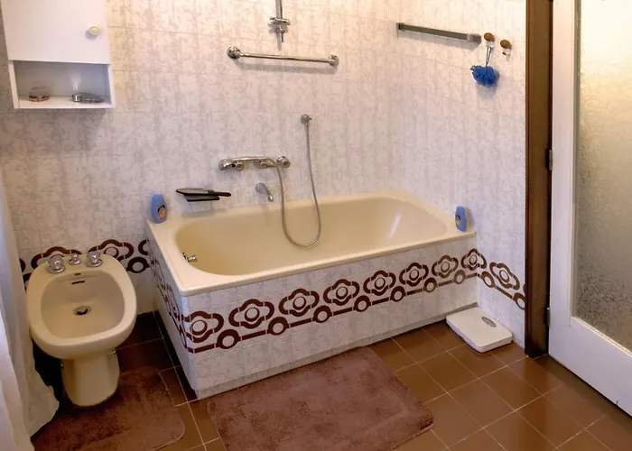 Bed & Breakfast Chip And Chop *