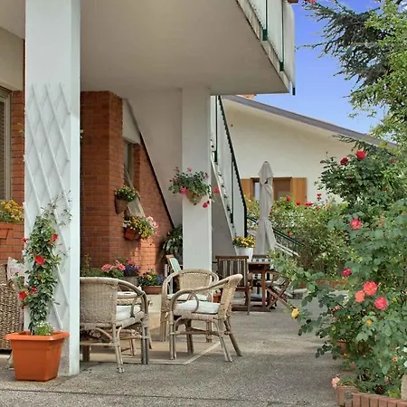 Chip And Chop Panzió *